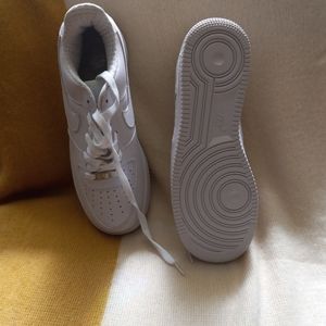 Nike Air Force 1 White size 9.5